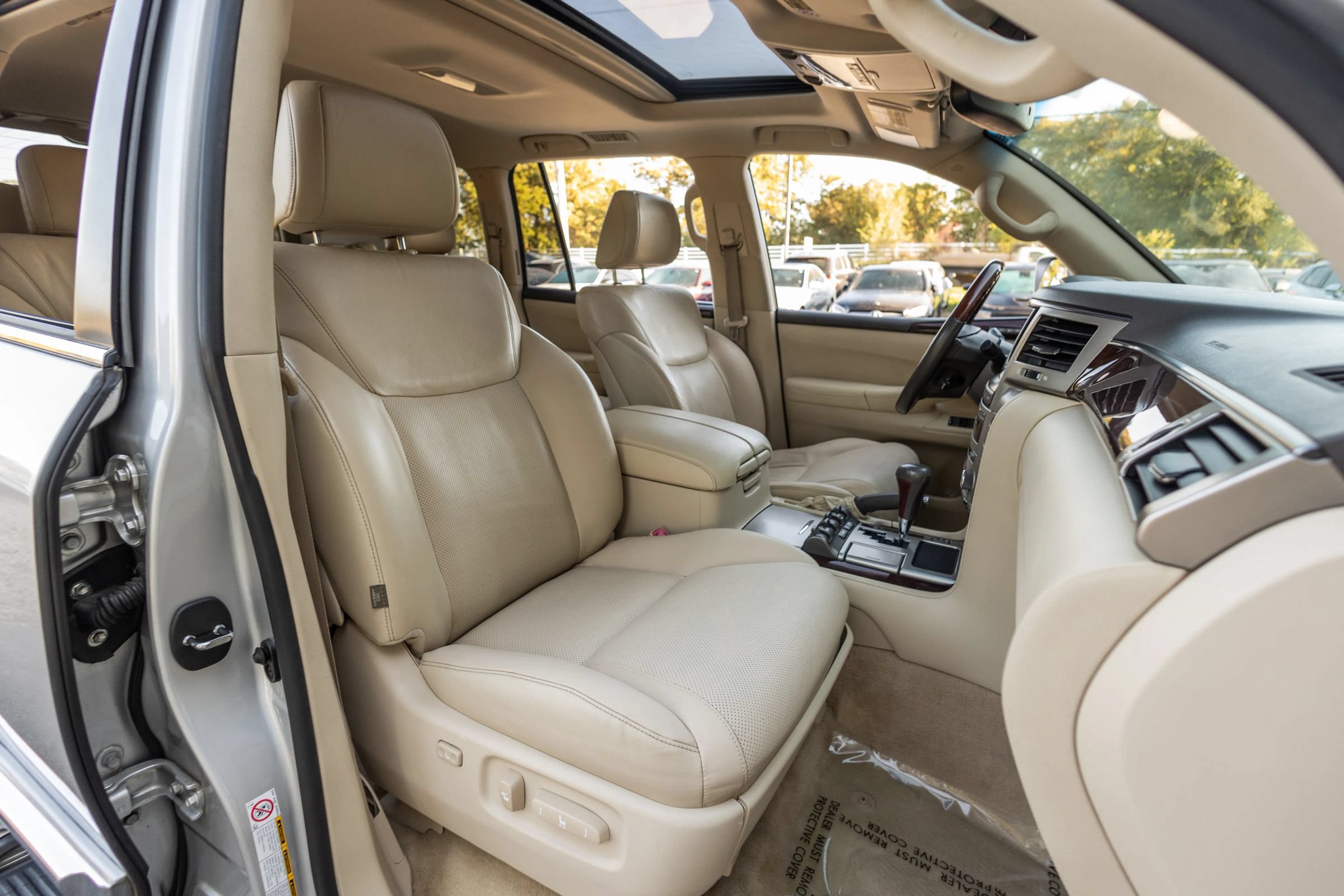 Used 2013 Lexus LX 570 4WD image 28