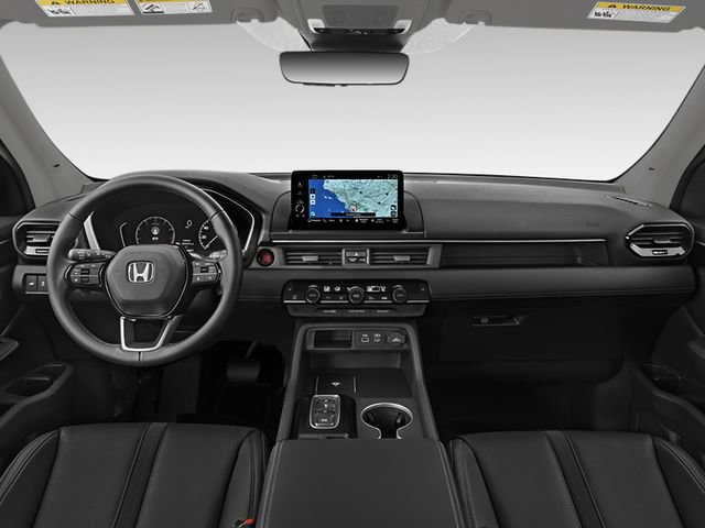 Used 2025 Honda Pilot Touring image 3