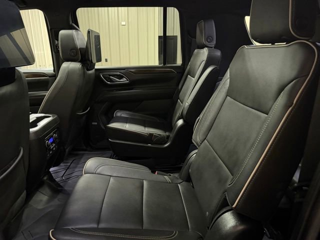 Used 2023 Chevrolet Suburban Premier w/ Advanced Technology Package AWD/4WD image 19