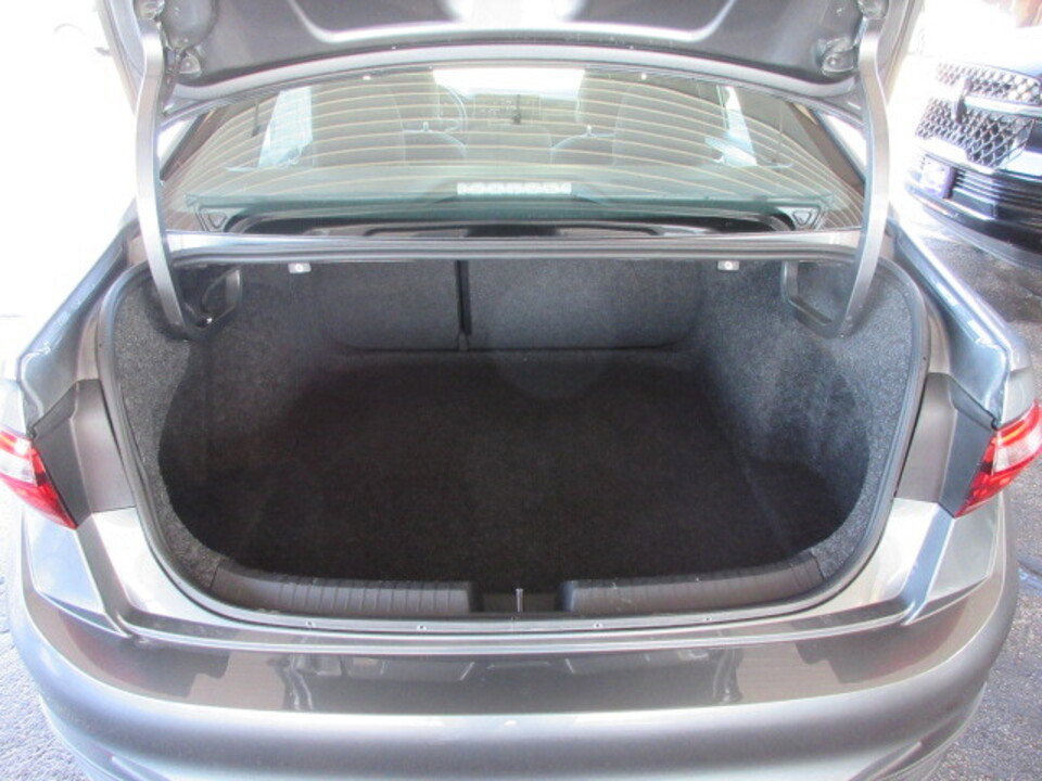 Used 2025 Volkswagen Jetta Sport image 31