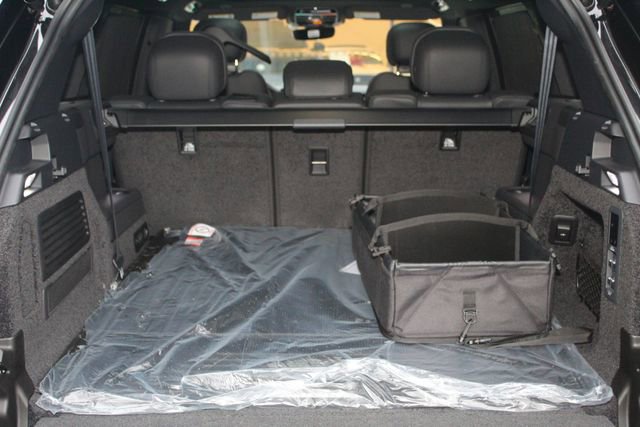 New 2026 Land Rover Range Rover Long Wheelbase SE image 12