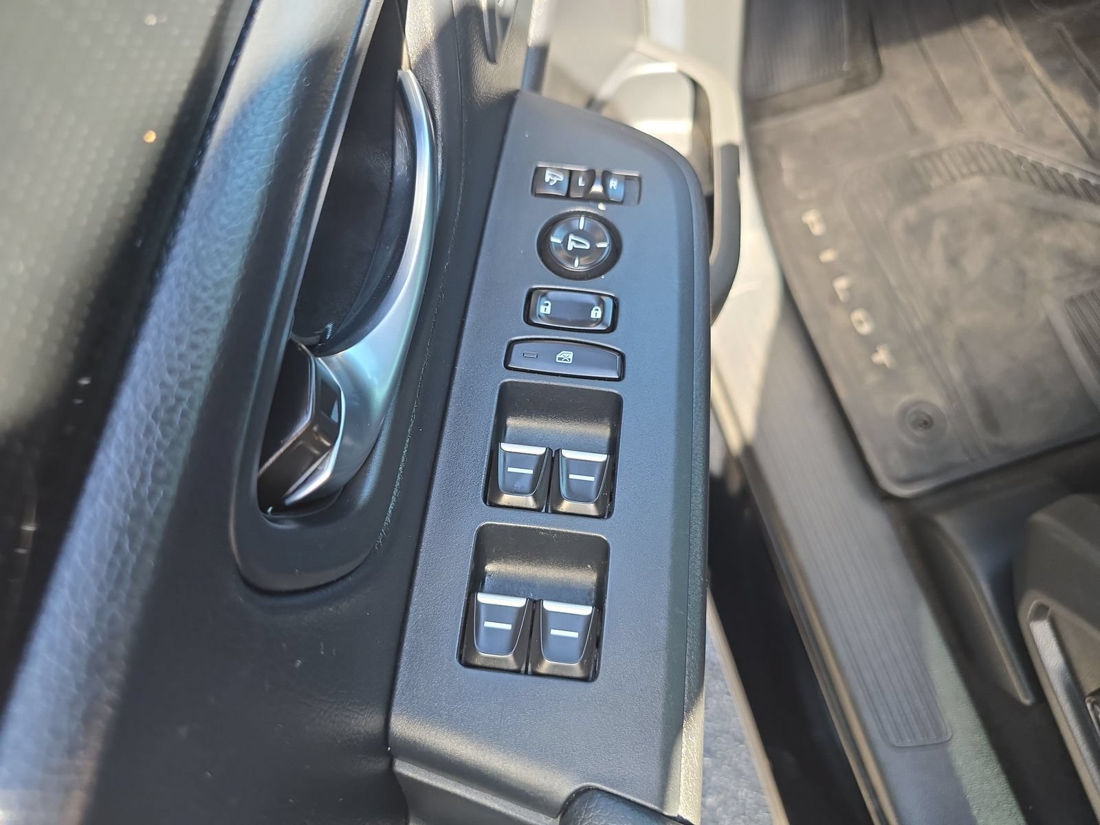 Used 2025 Honda Pilot Black Edition image 14