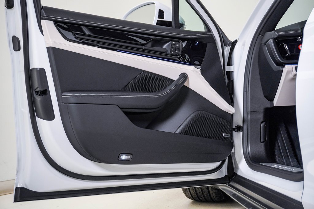 Certified 2025 Porsche Panamera 4 image 25