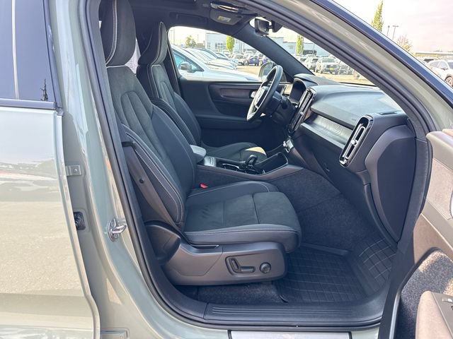 Used 2023 Volvo XC40 Recharge Plus w/ Protection Package Premier AWD/4WD image 9
