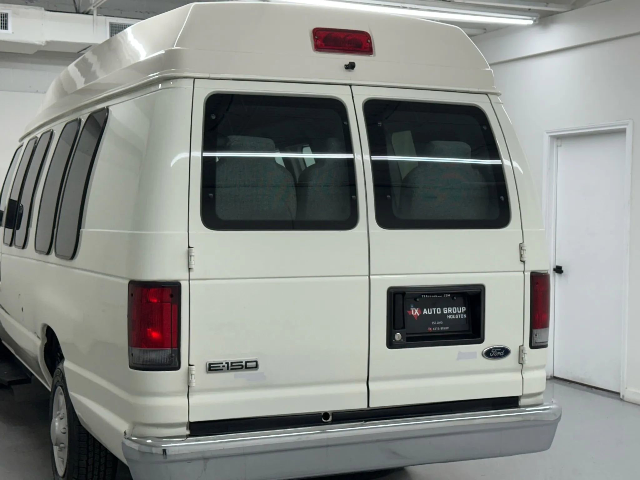 Used 2014 Ford E-150 and Econoline 150 Extended Van 3D image 36