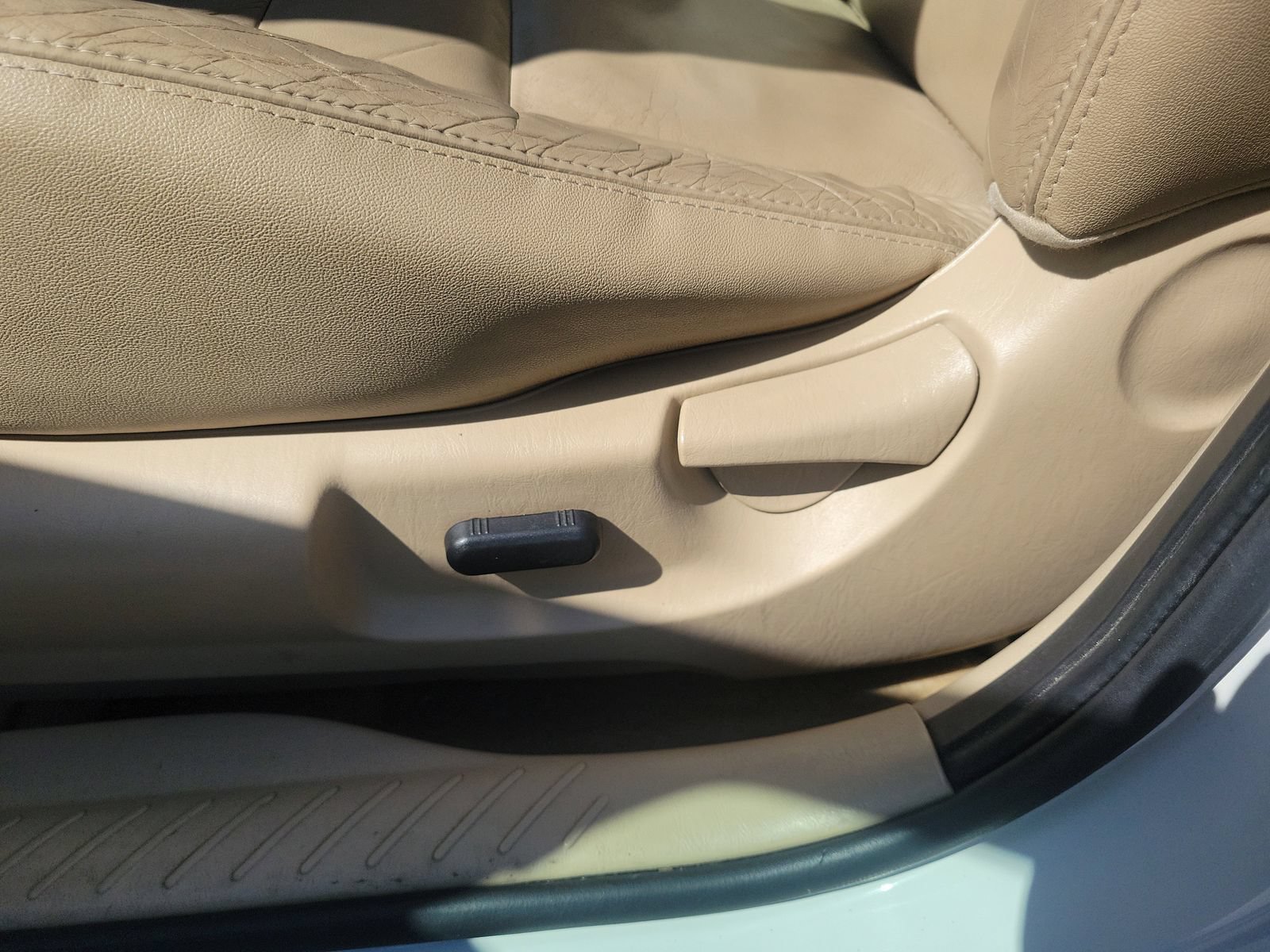 Used 2012 Ford Escape Limited AWD/4WD image 14