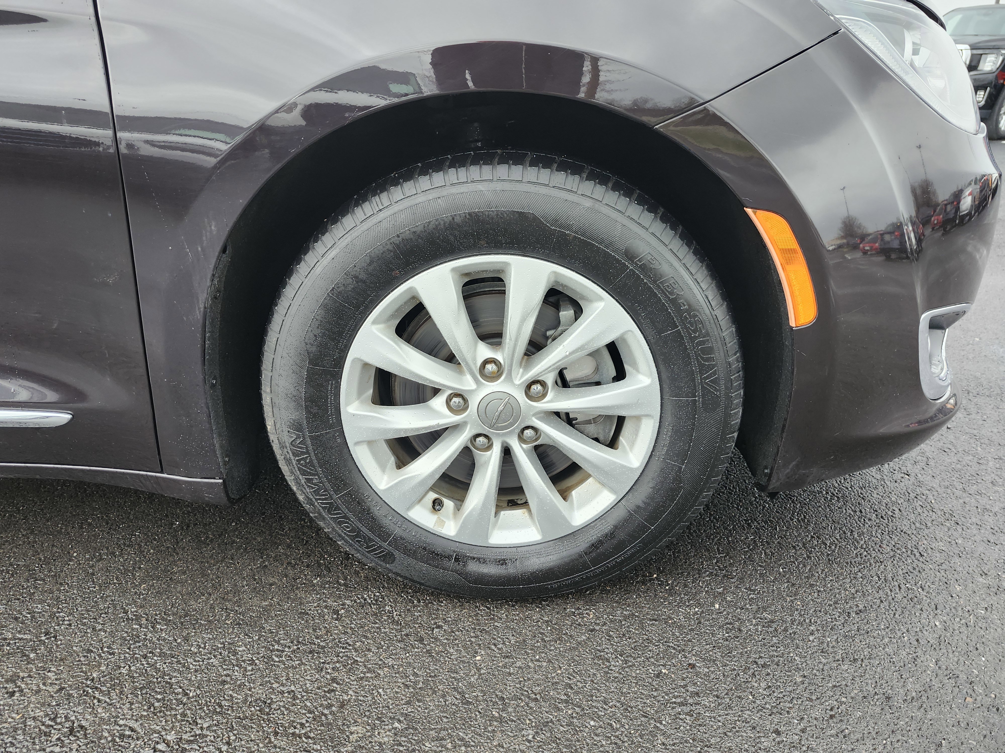 Used 2017 Chrysler Pacifica Touring-L image 7