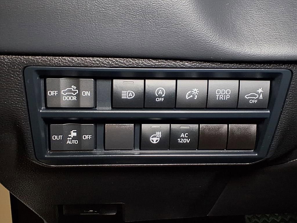 Used 2025 Toyota Tundra Platinum AWD/4WD image 22