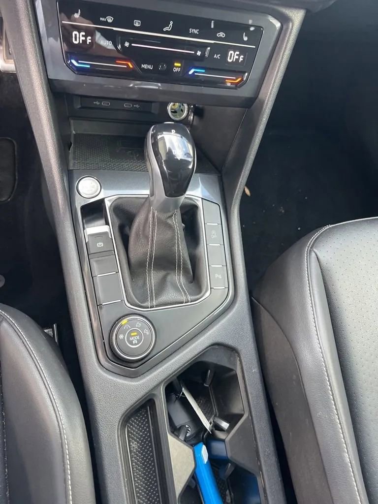 Used 2022 Volkswagen Tiguan SE R-Line image 28