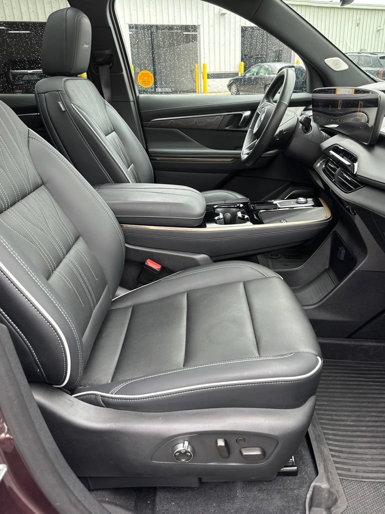 Used 2025 Buick Enclave Avenir w/ LPO, Floor Liner Package FWD image 12