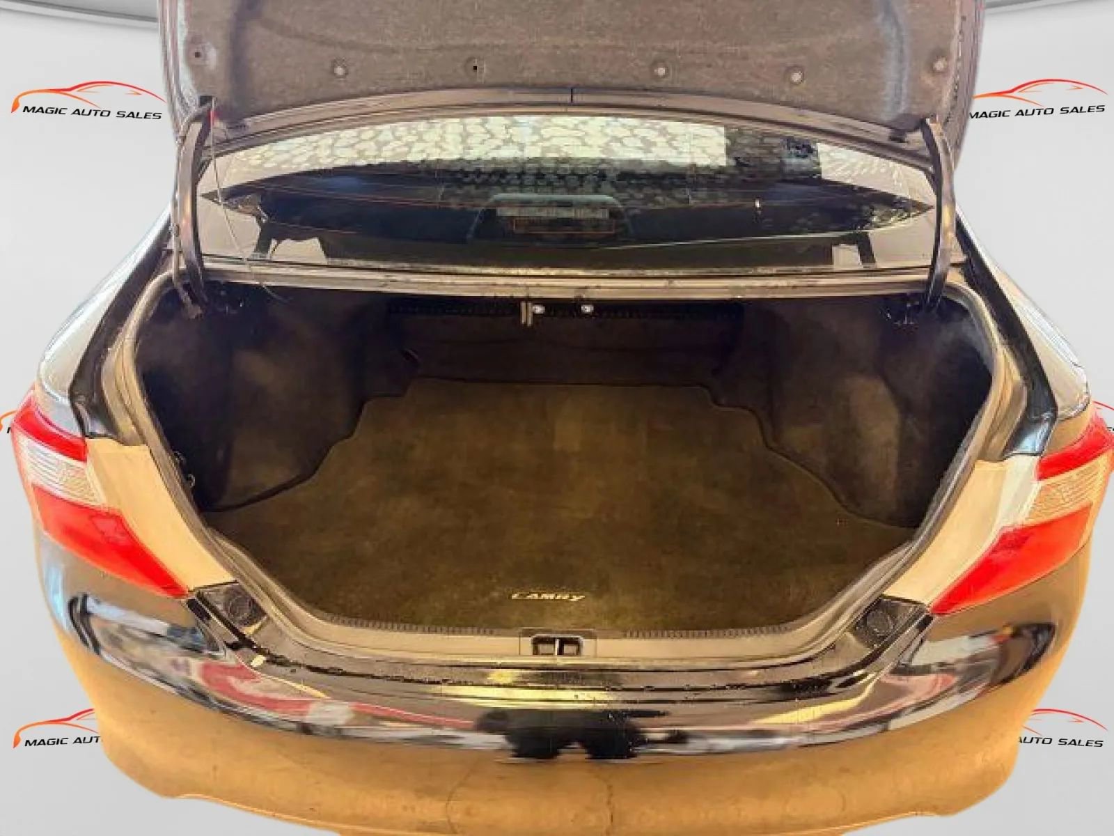 Used 2013 Toyota Camry XLE image 13