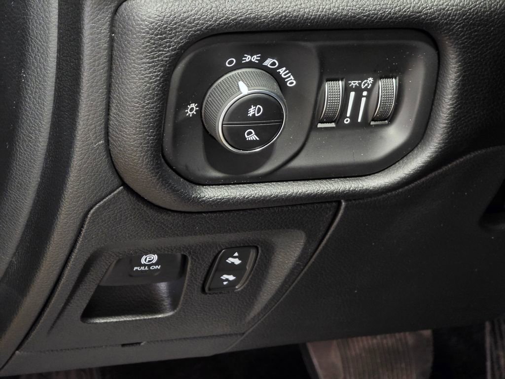 New 2026 RAM 1500 4x4 Crew Cab image 30