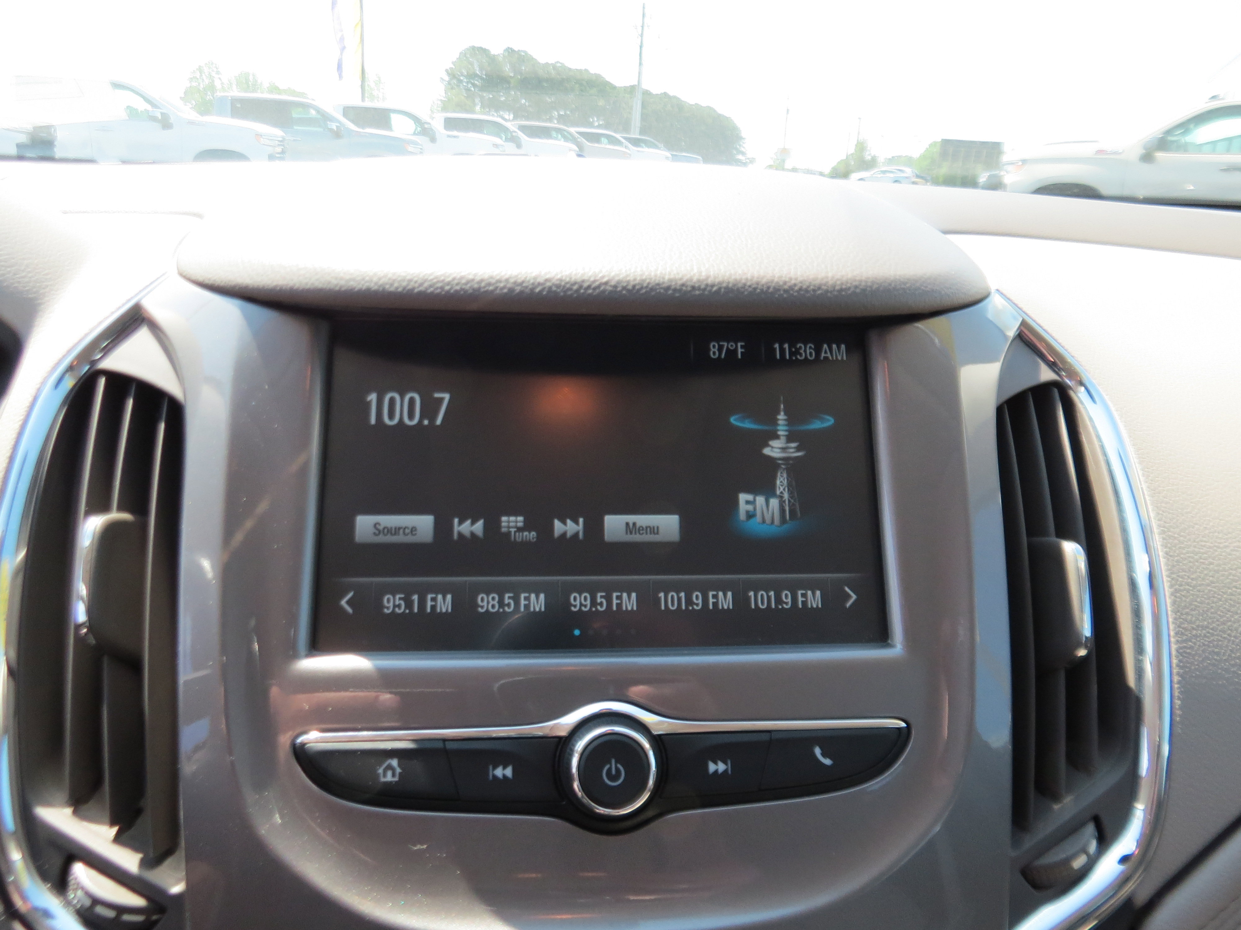 Used 2017 Chevrolet Cruze Premier FWD image 17