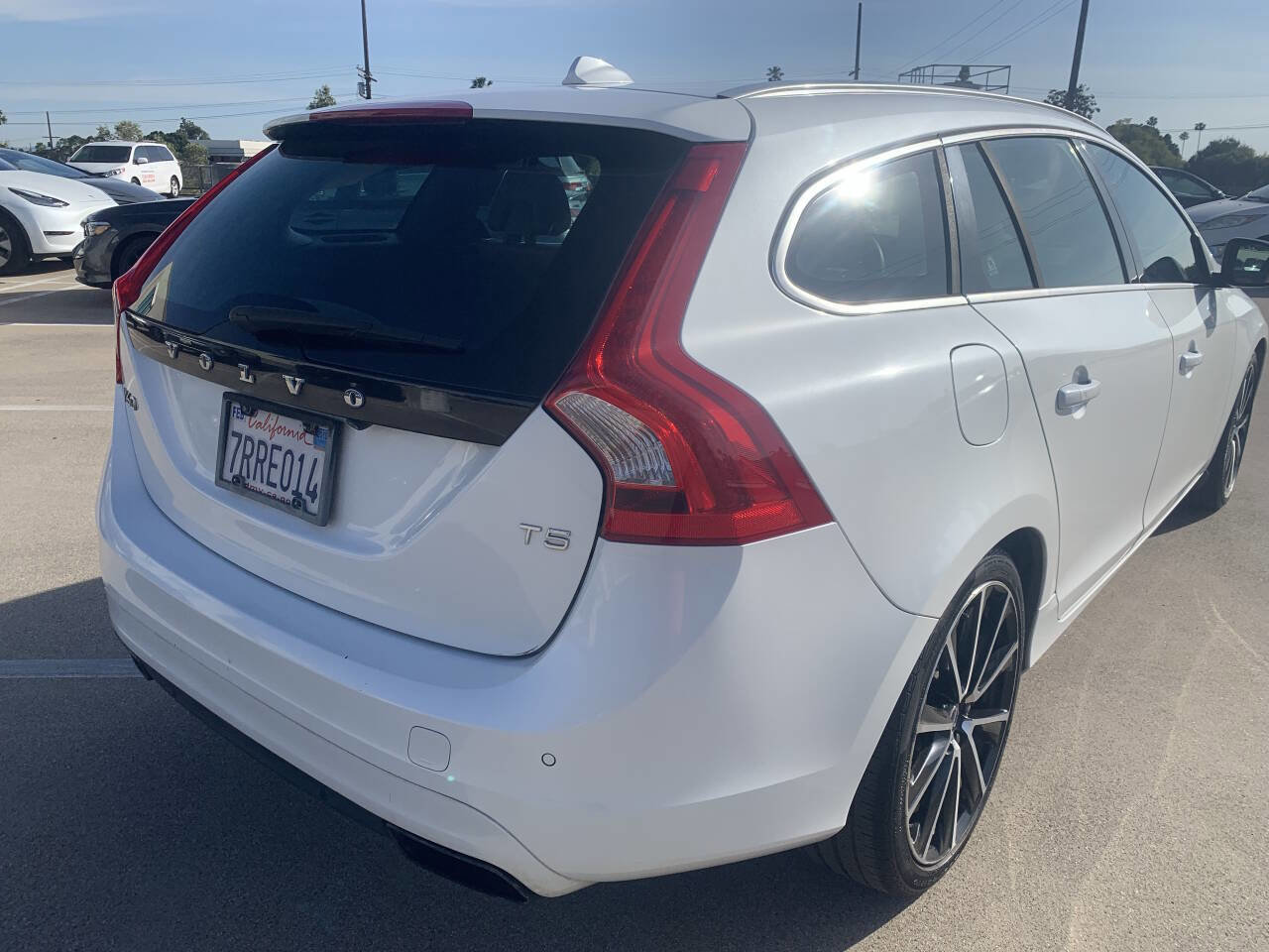 Used 2016 Volvo V60 T5 Premier w/ Convenience Package image 9