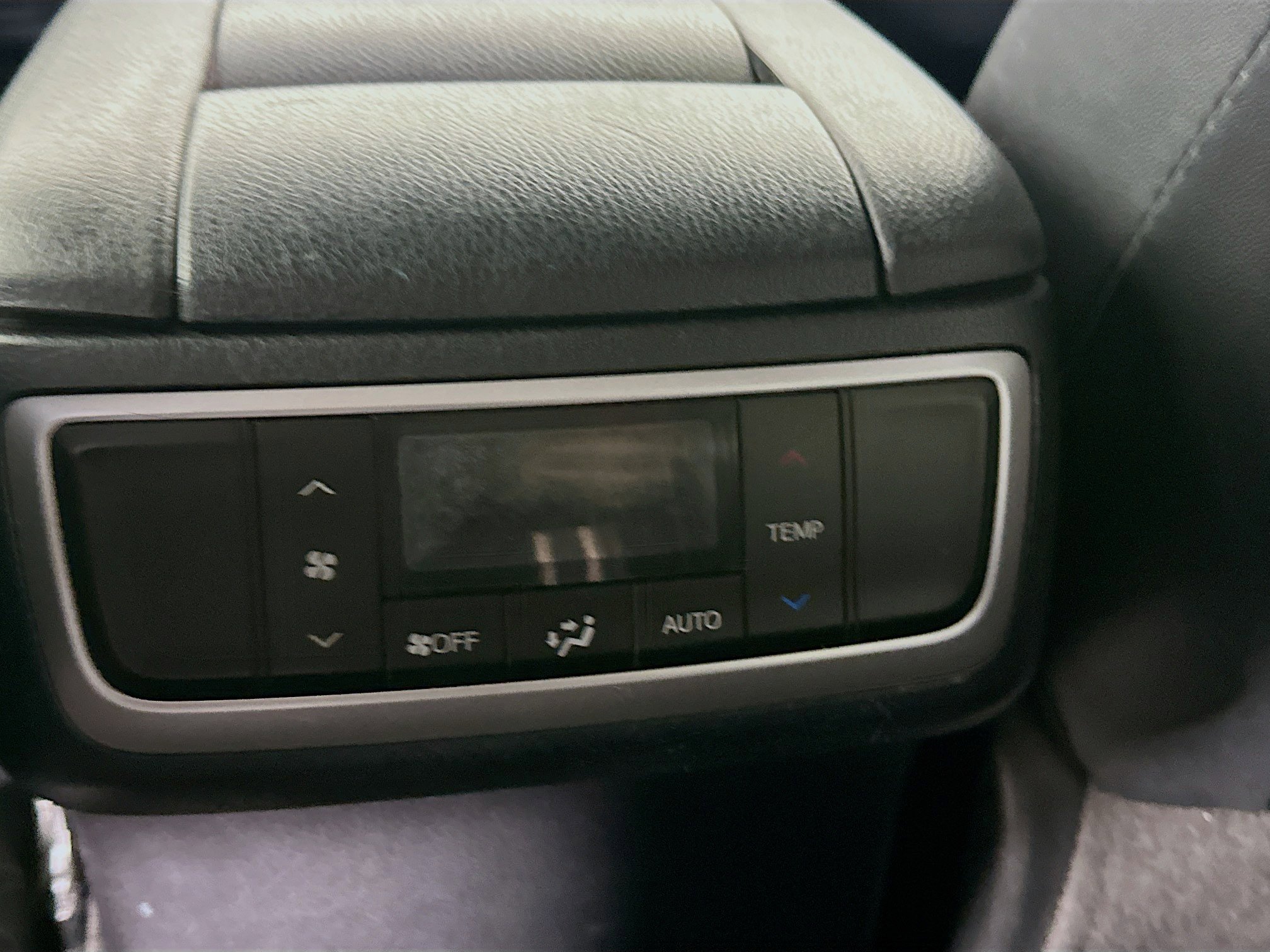 Used 2019 Toyota Highlander SE w/ Nightshade Edition AWD/4WD image 26