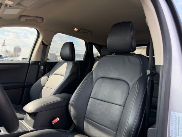 Used 2020 Ford Escape Titanium image 17