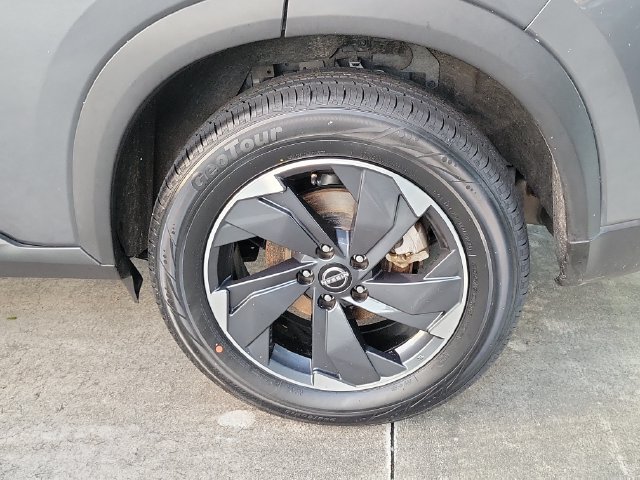 Used 2025 Nissan Rogue SV AWD/4WD image 6