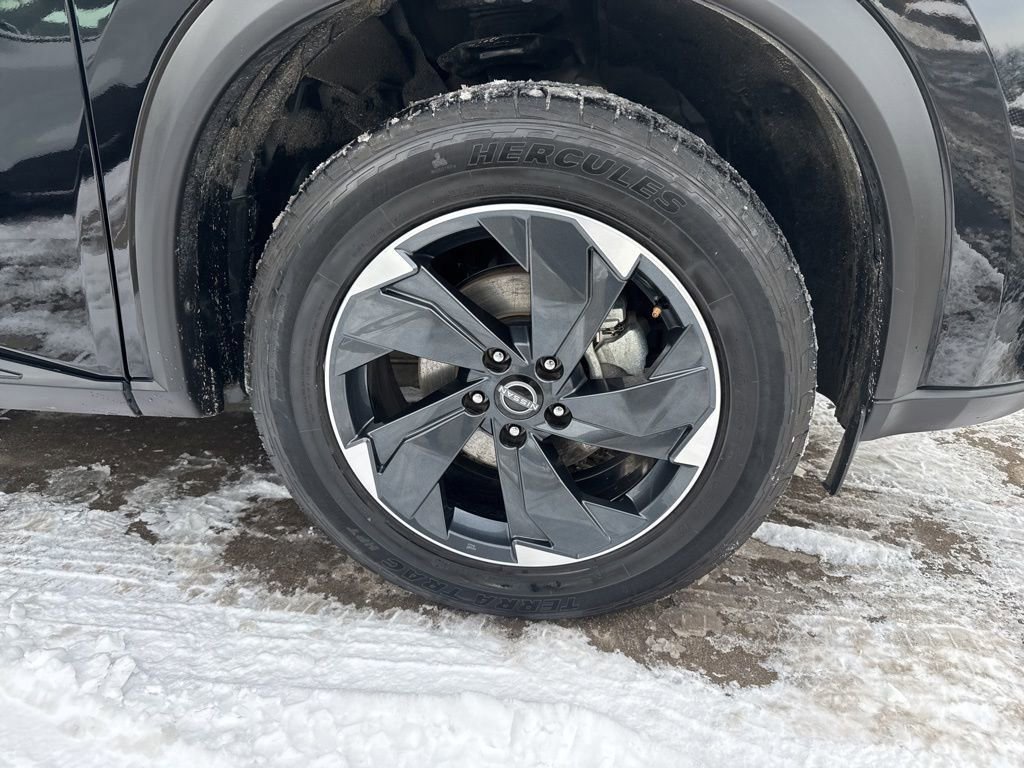 Used 2024 Nissan Rogue SV image 48