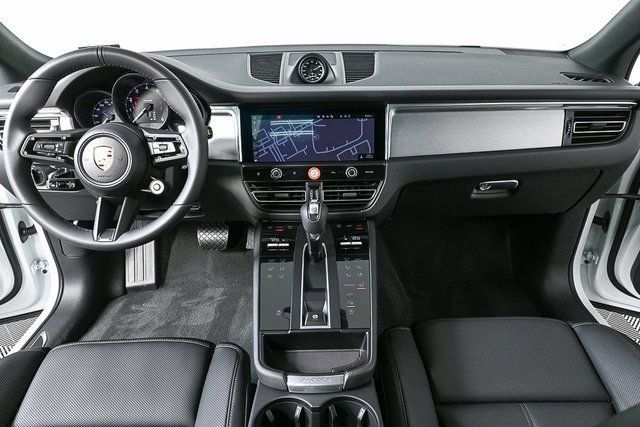 Certified 2026 Porsche Macan AWD/4WD image 17