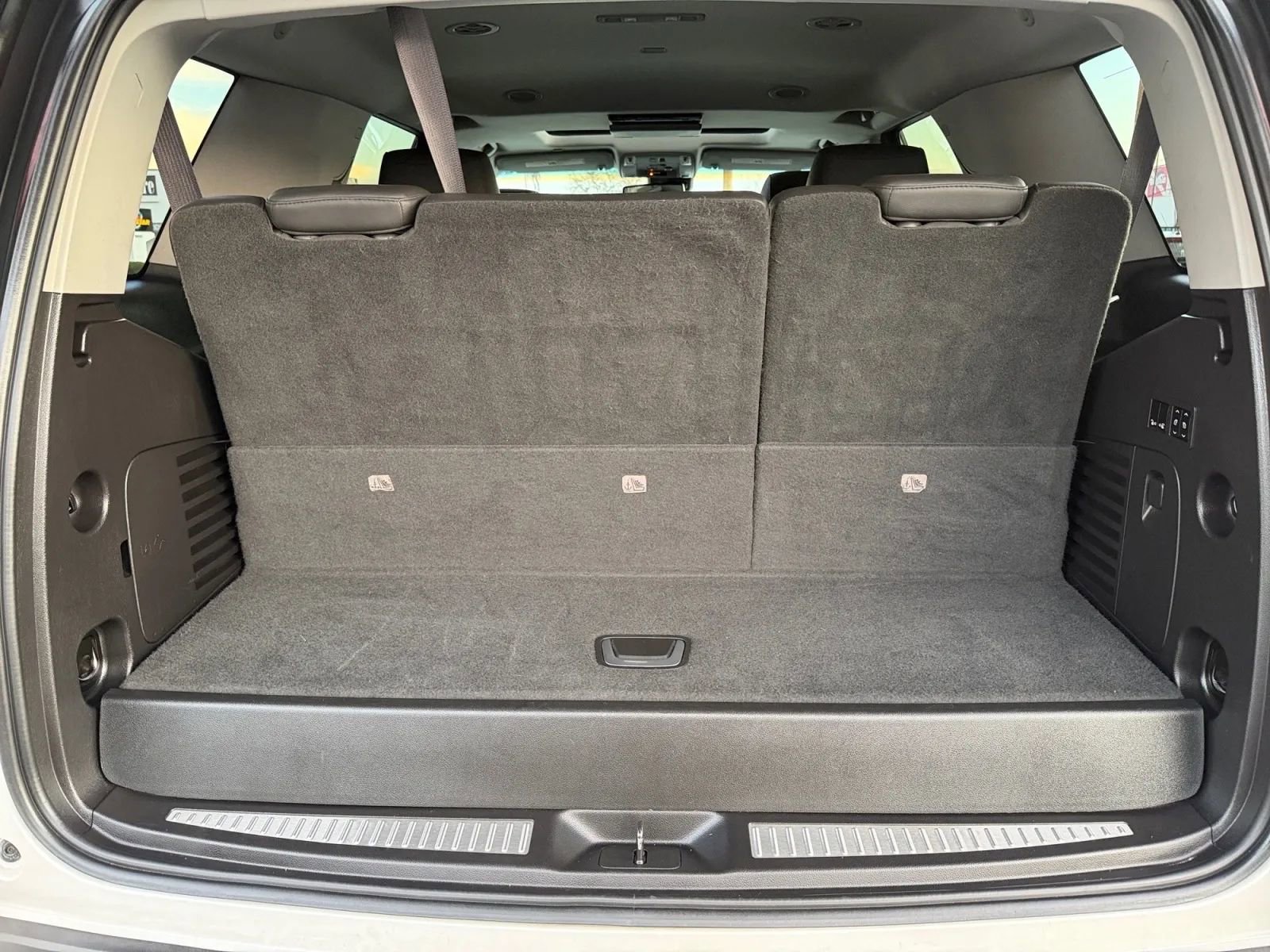 Used 2016 Cadillac Escalade Luxury image 27