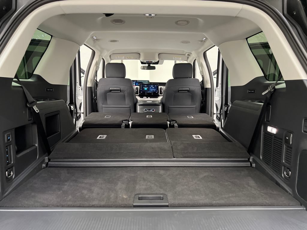 Used 2025 Ford Expedition Active RWD image 48