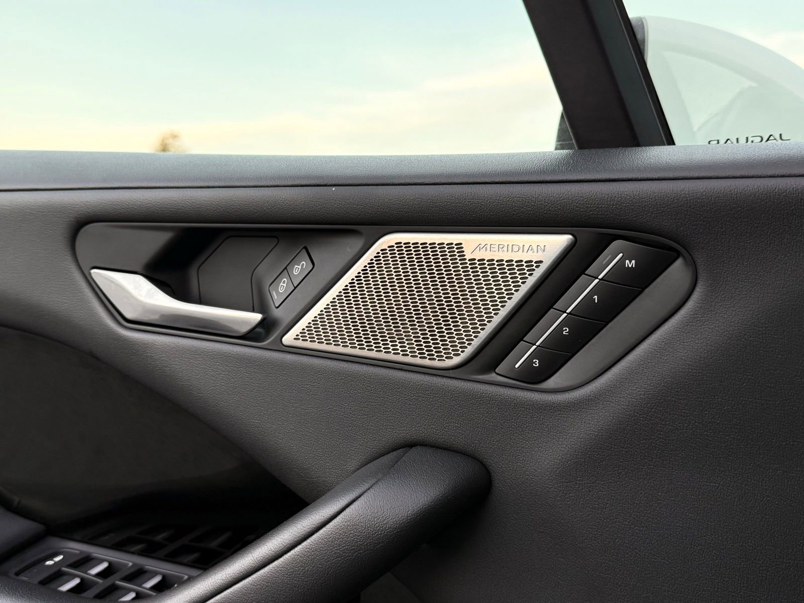 Used 2020 Jaguar I-PACE S image 32