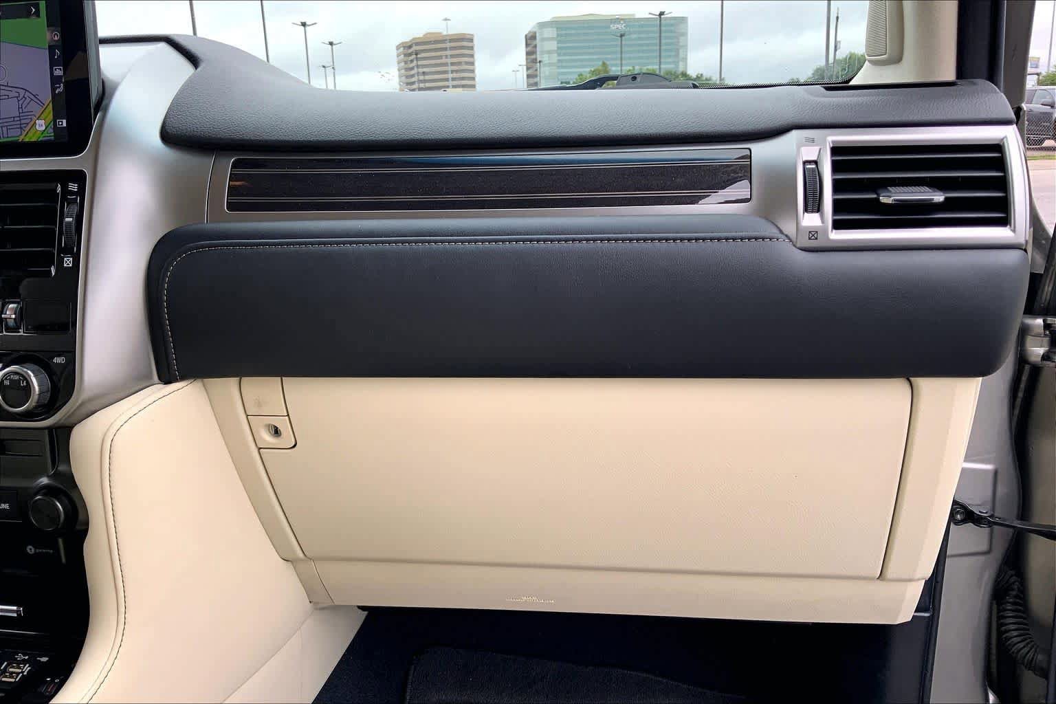 Used 2022 Lexus GX 460 Premium w/ Accessory Package AWD/4WD image 18