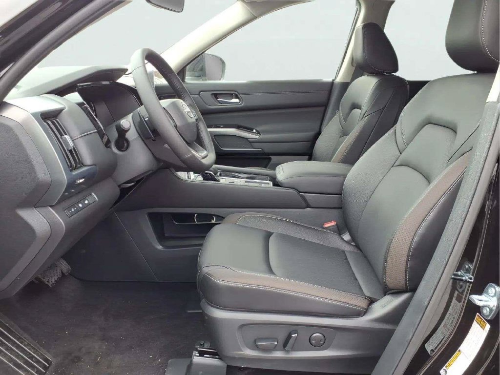 New 2026 Nissan Pathfinder SL FWD image 10