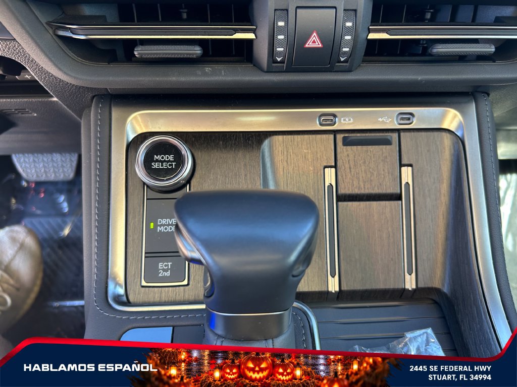 Used 2025 Lexus GX 550 w/ Cold Area Package AWD/4WD image 27