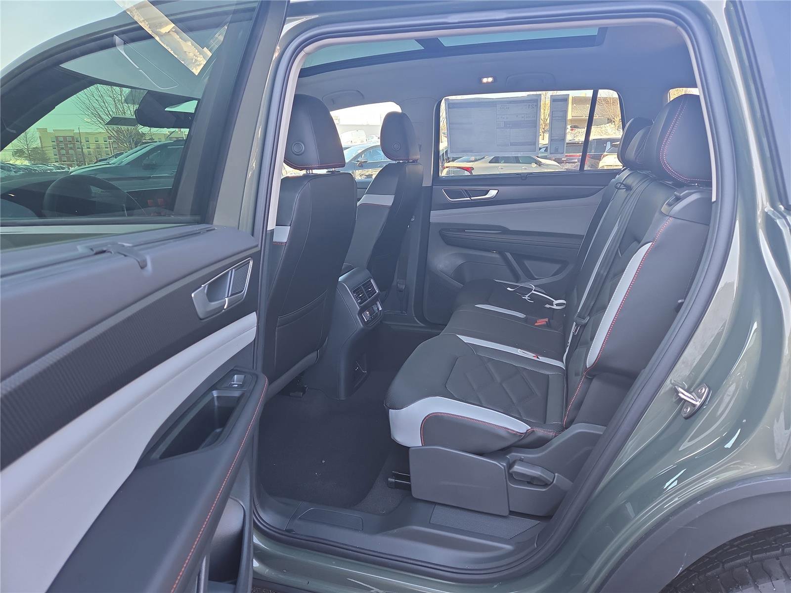 New 2026 Volkswagen Atlas Peak Edition image 25