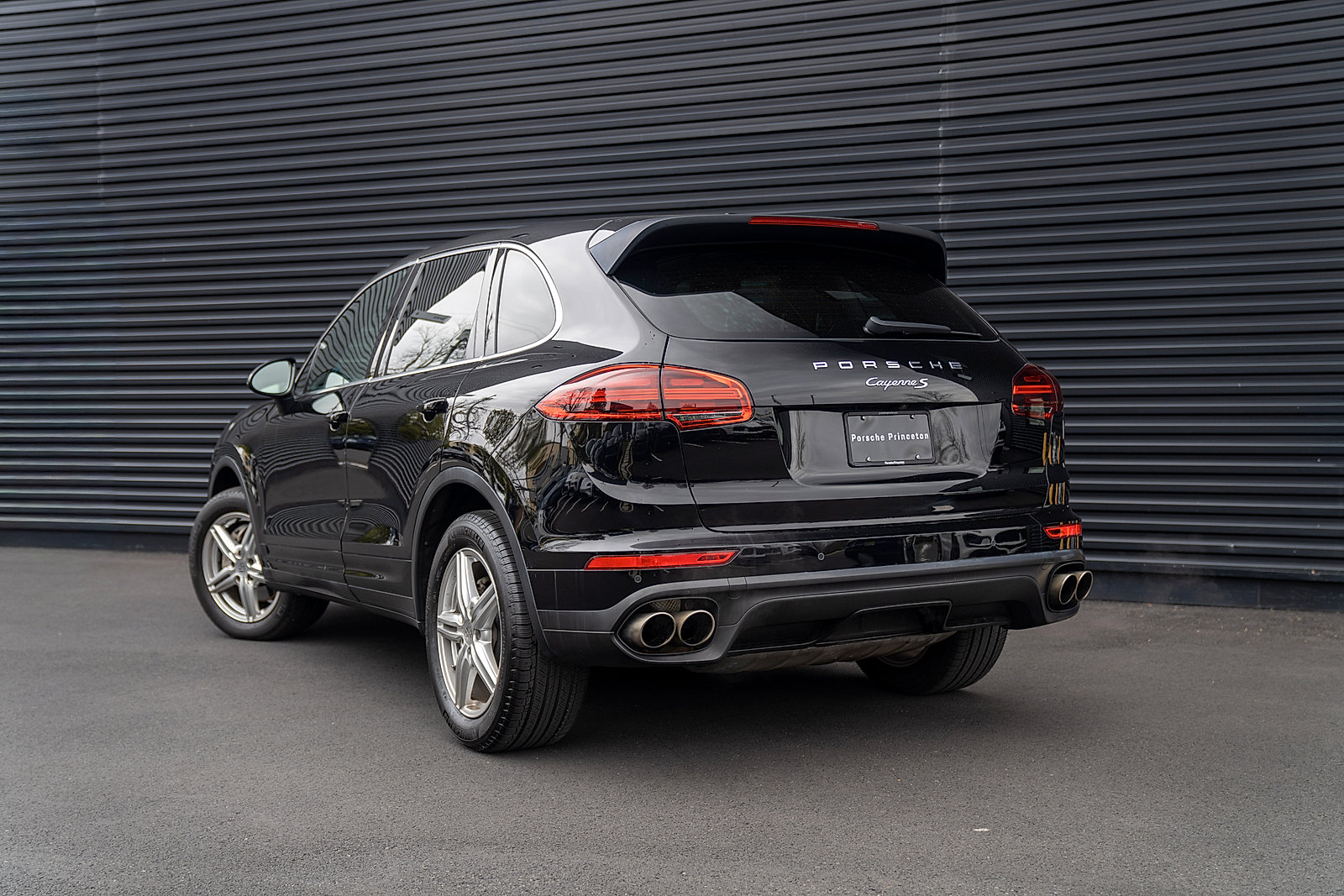 Used 2017 Porsche Cayenne S image 3