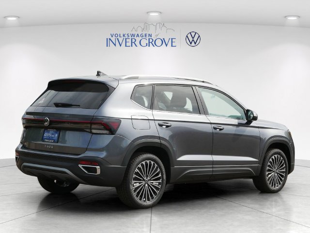 New 2026 Volkswagen Taos SE FWD image 2