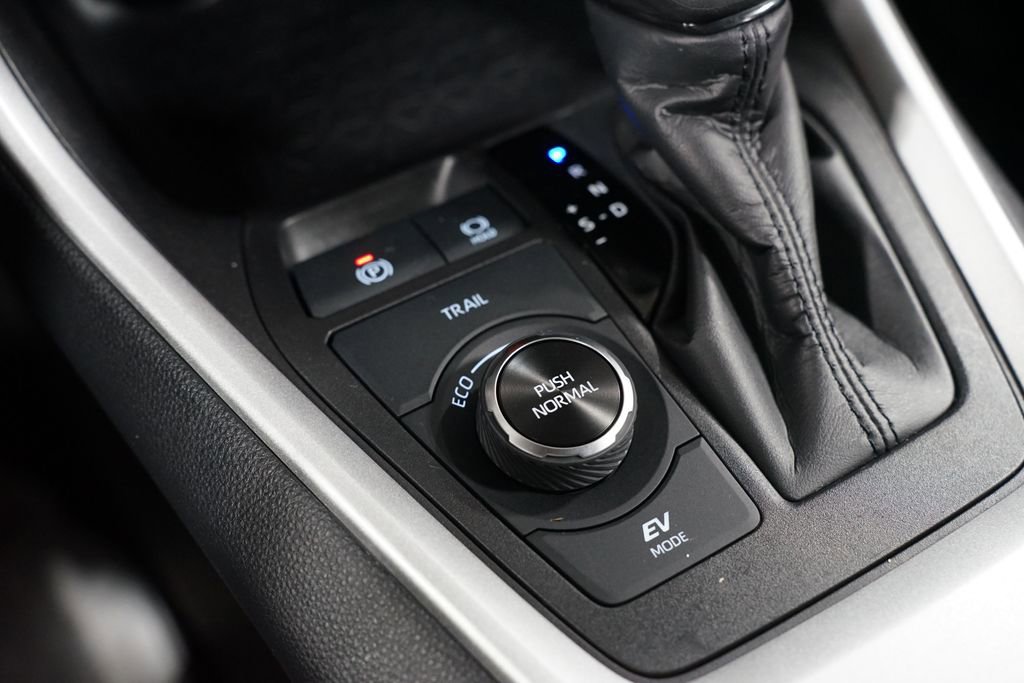 Certified 2025 Toyota RAV4 LE image 23