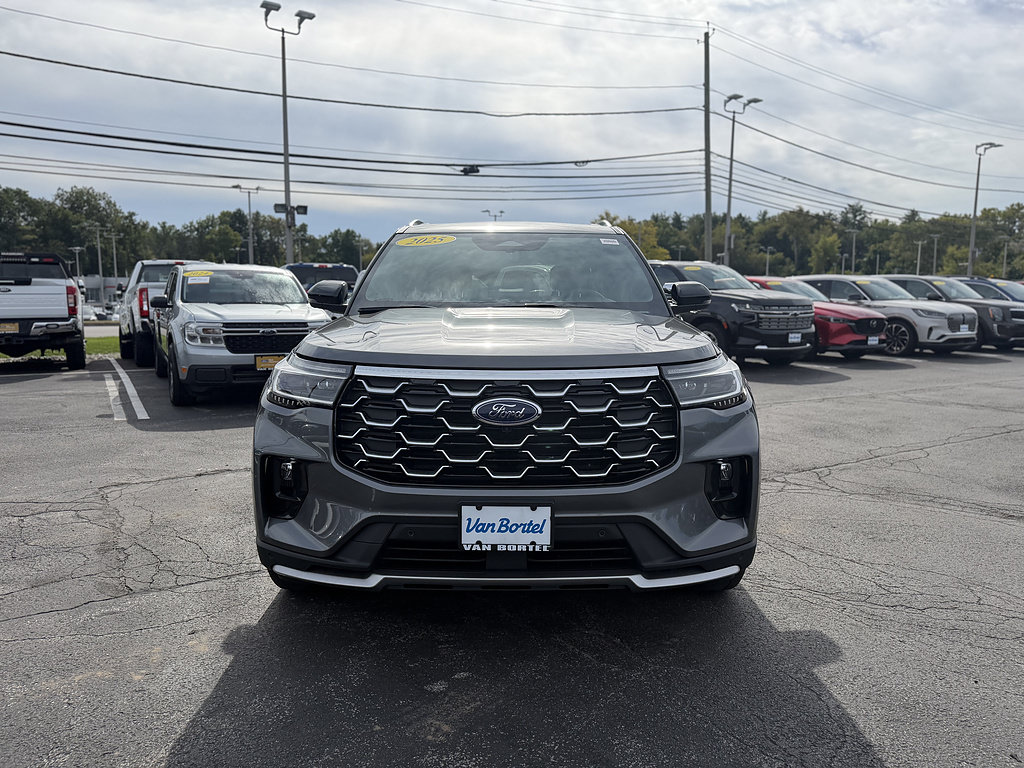 Used 2025 Ford Explorer Platinum w/ Ultimate Package AWD/4WD image 11