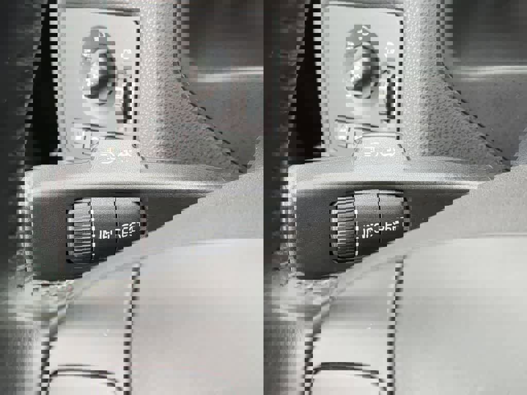 Used 2011 Volvo S40 T5 w/ Preferred Pkg FWD image 25