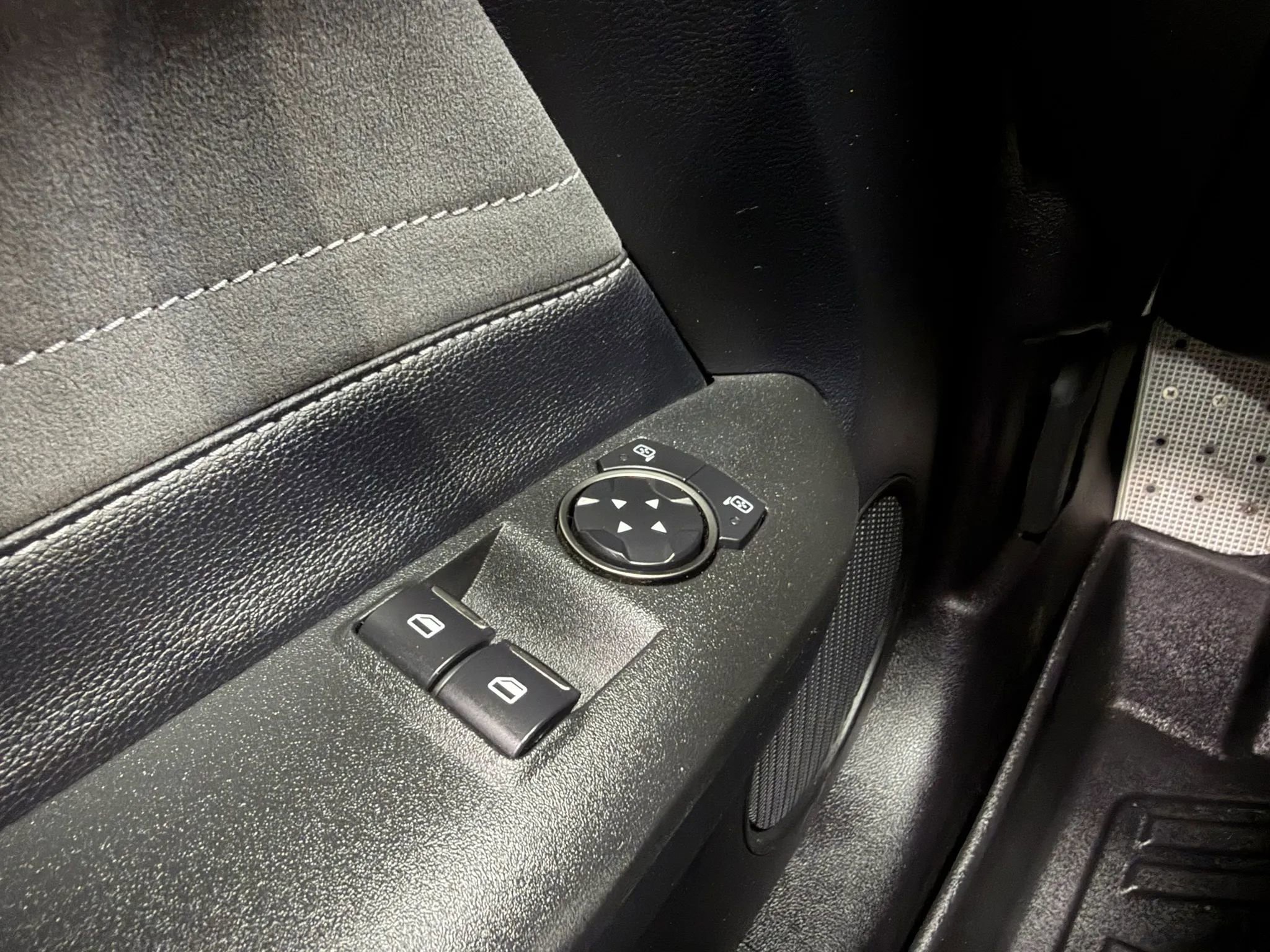 Used 2019 Ford Mustang Shelby GT350 w/ Technology Package image 34