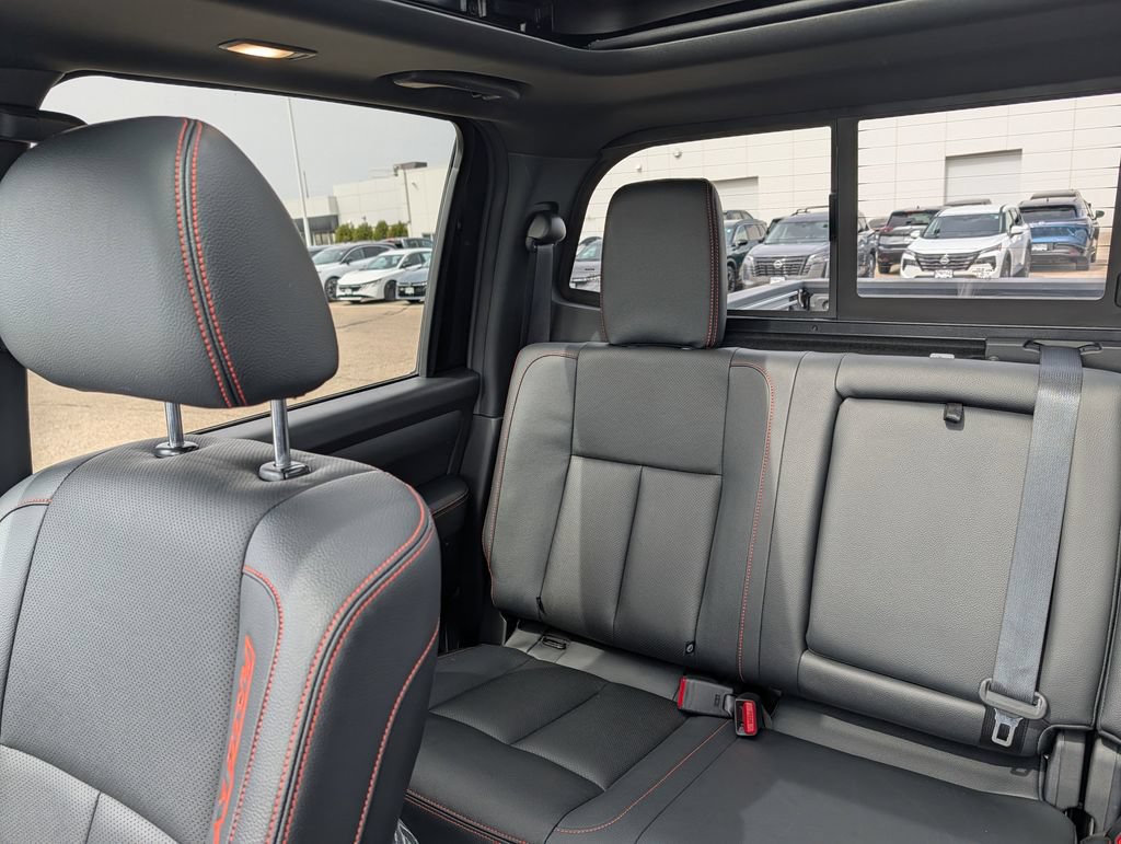 Used 2024 Nissan Titan PRO-4X w/ Pro-4x Convenience Package AWD/4WD image 12