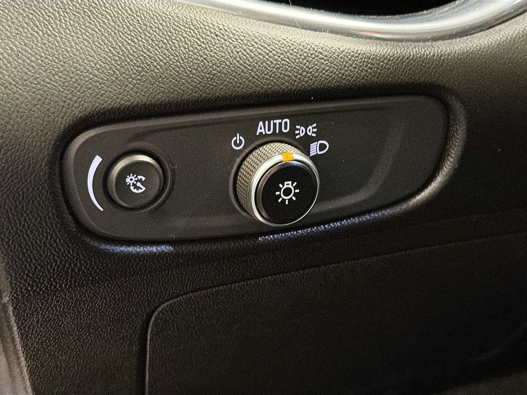 Used 2021 Chevrolet Malibu LT FWD image 8