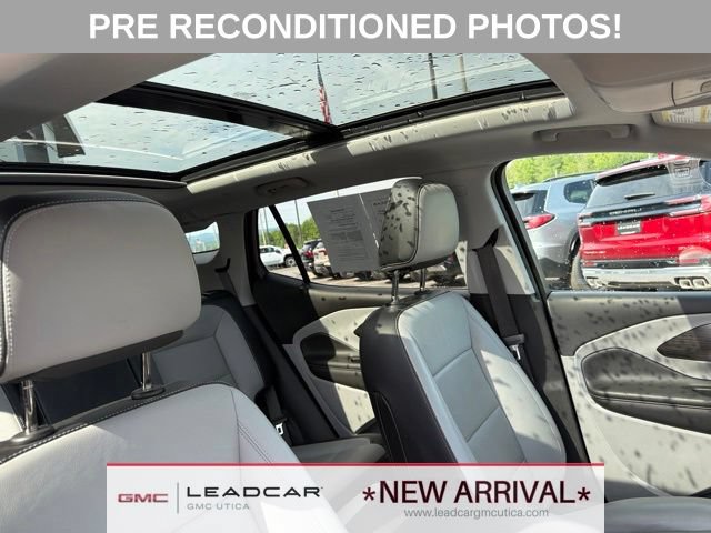 Used 2022 GMC Terrain SLT w/ LPO, Floor Liner Package AWD/4WD image 13