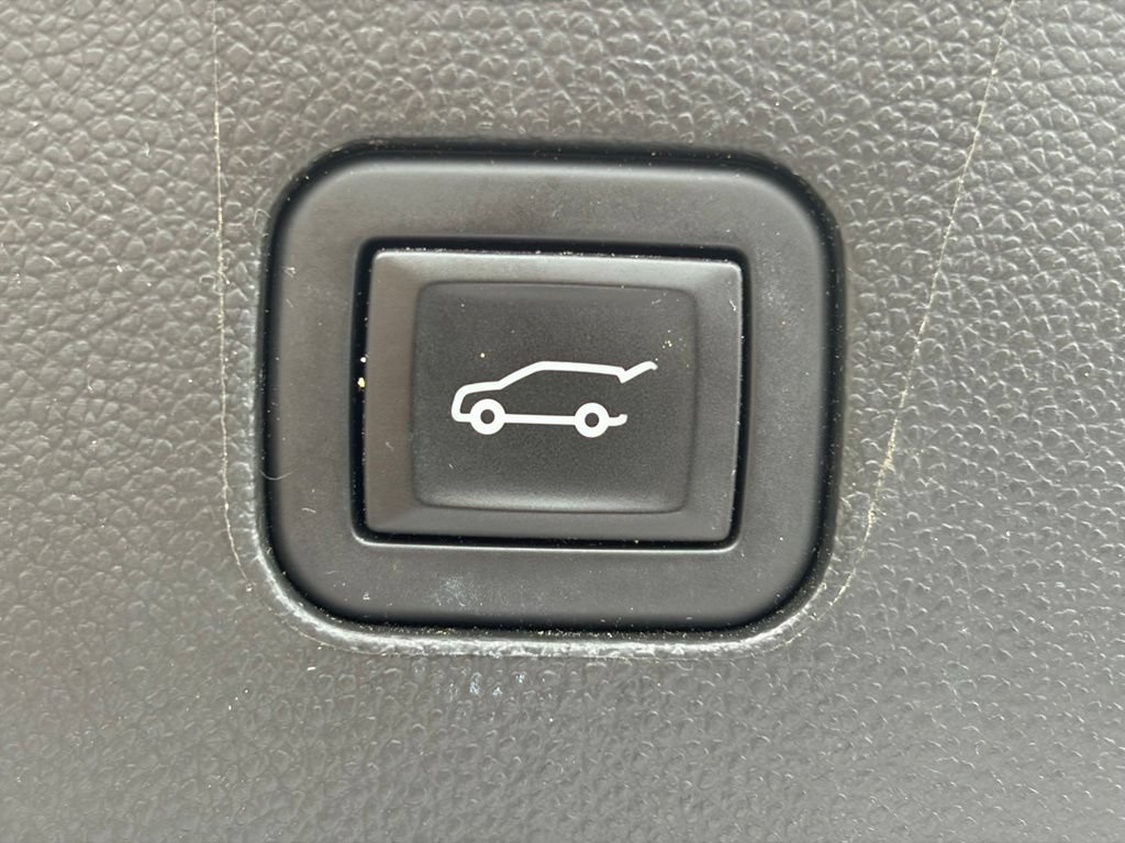 Used 2023 Buick Enclave Avenir w/ Avenir Technology Package AWD/4WD image 14