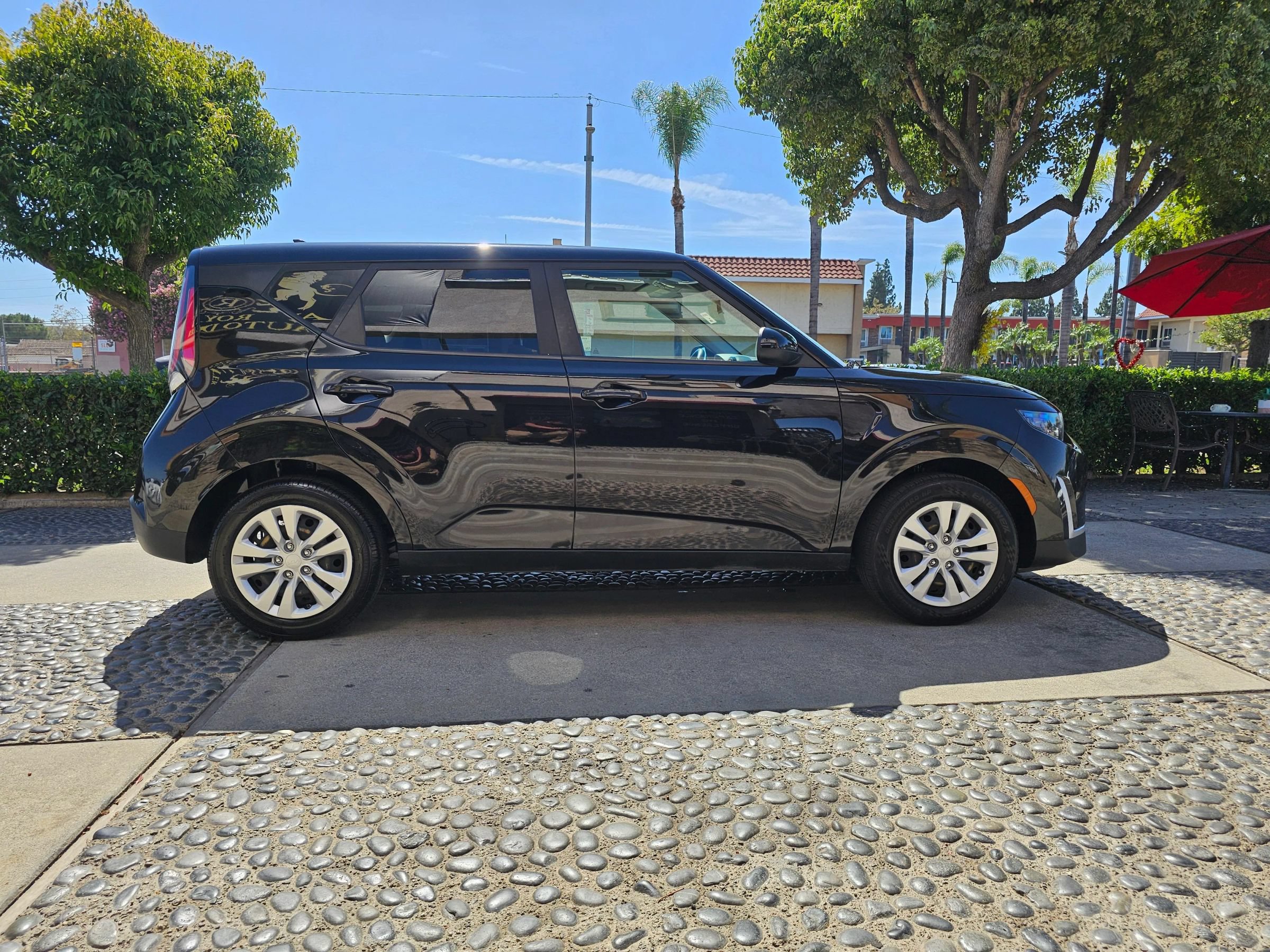 Used 2023 Kia Soul LX FWD image 4