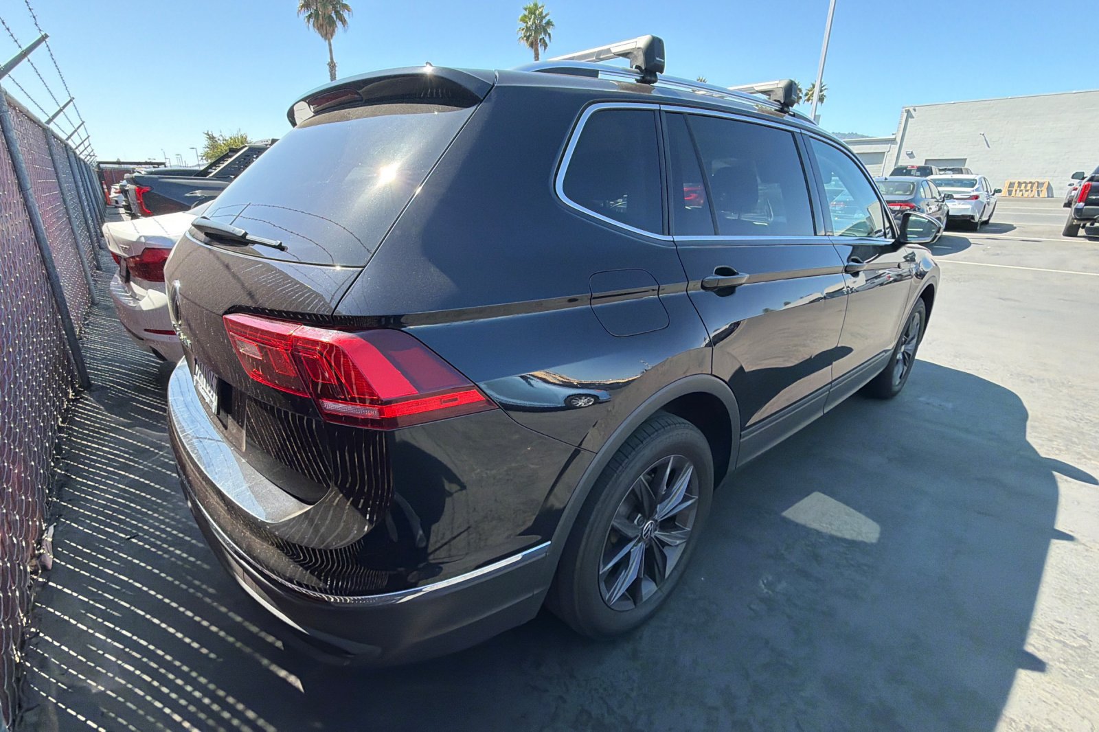 Used 2022 Volkswagen Tiguan SE FWD image 5