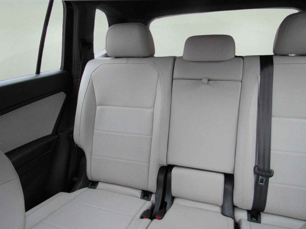 Used 2021 Volkswagen Tiguan SE R-Line image 10