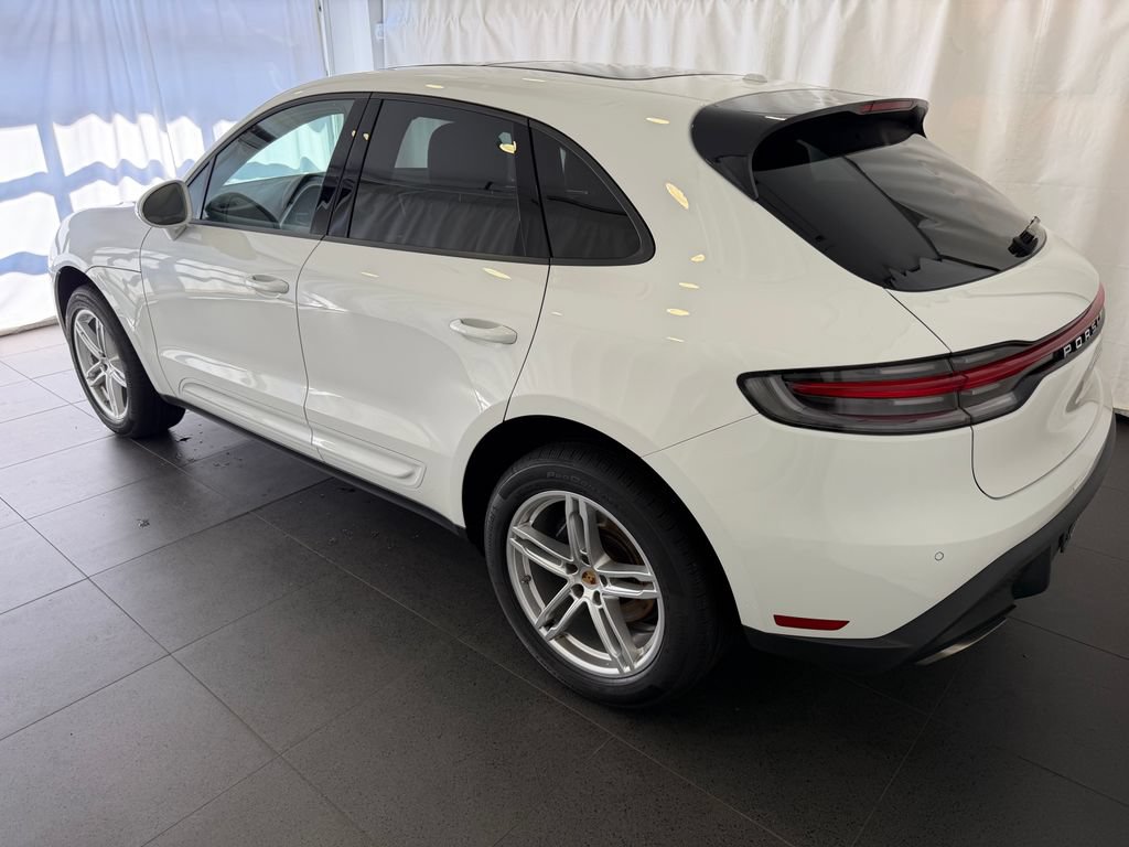 Certified 2023 Porsche Macan AWD/4WD image 3