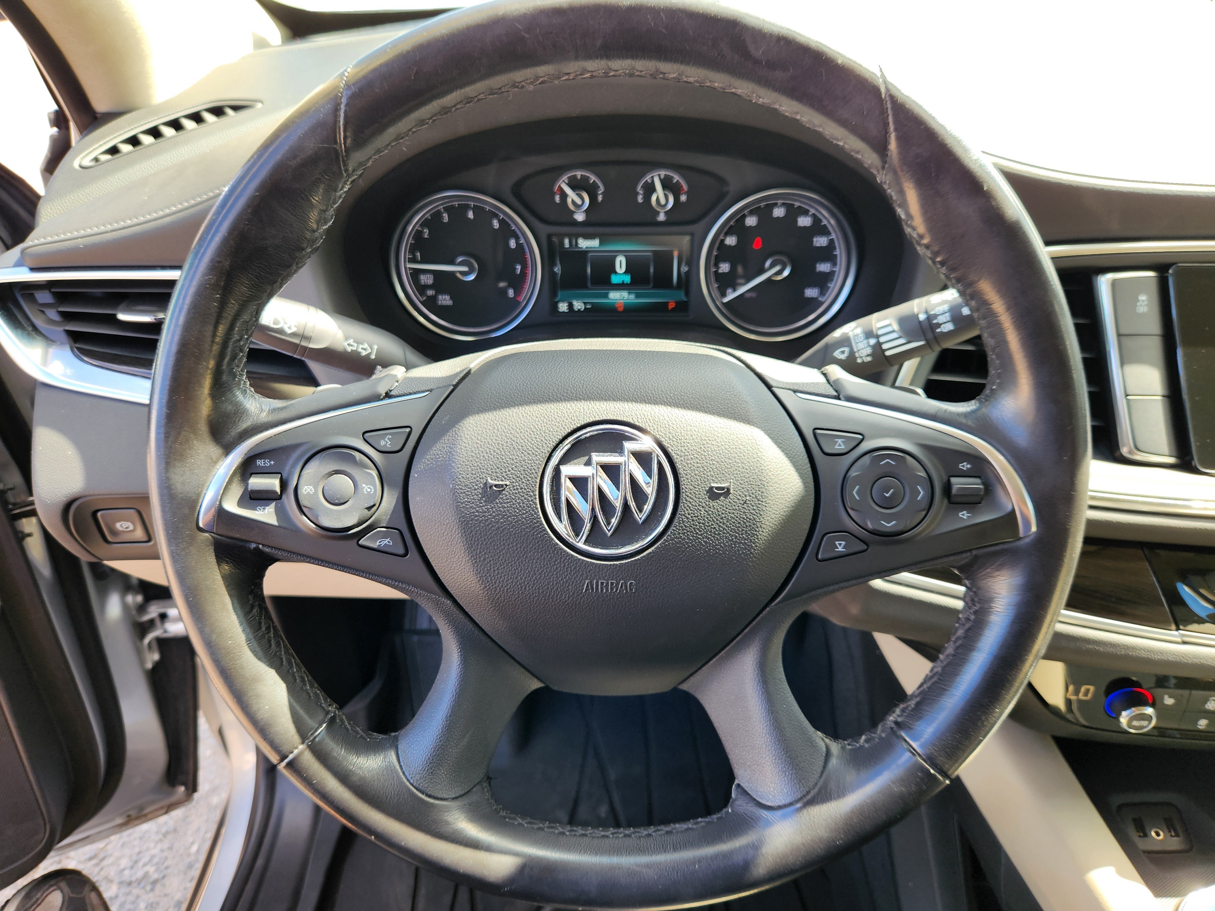 Used 2018 Buick Enclave Essence FWD image 9