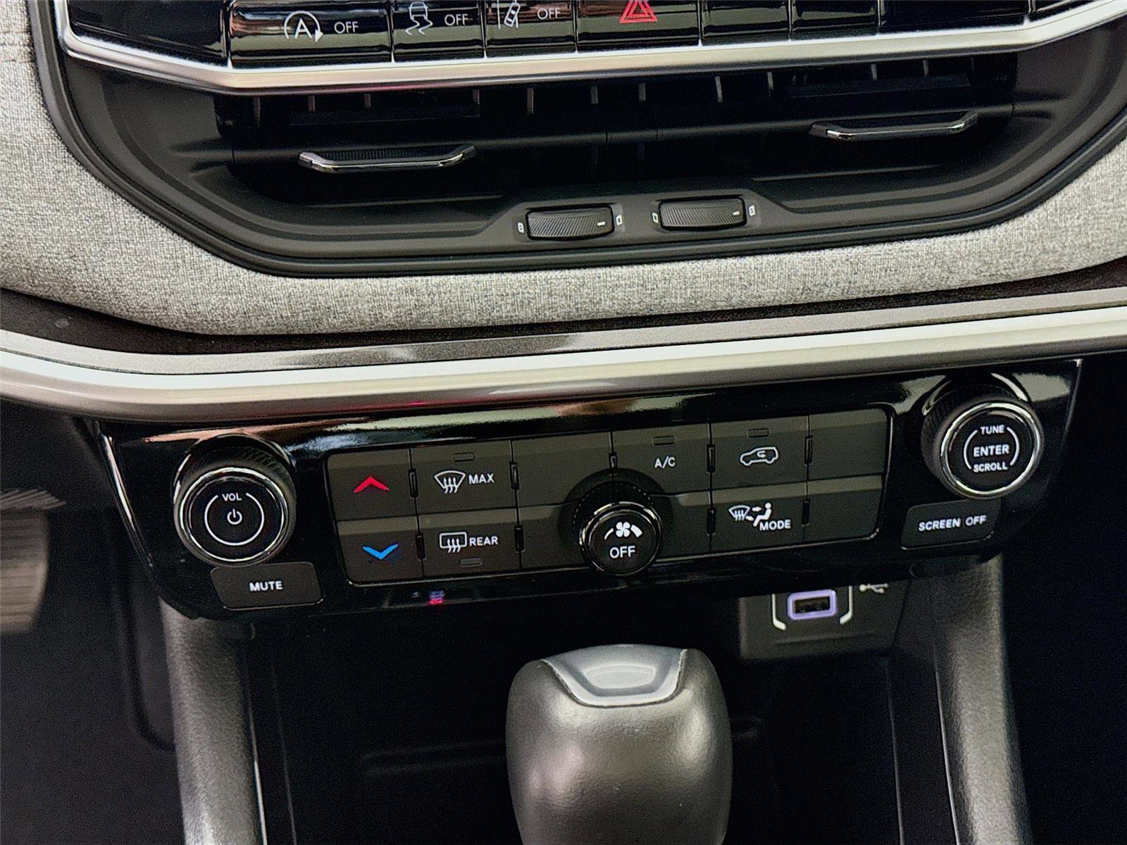 Used 2023 Jeep Compass Latitude w/ Sun and Sound Group image 9