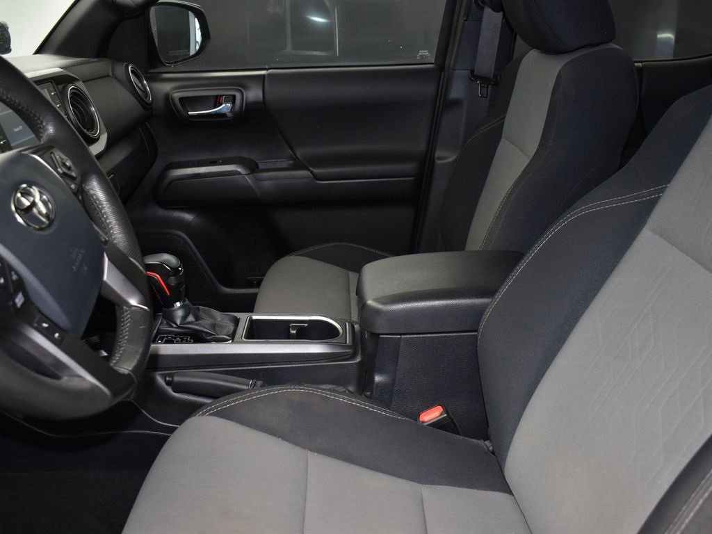Used 2020 Toyota Tacoma TRD Off-Road image 13