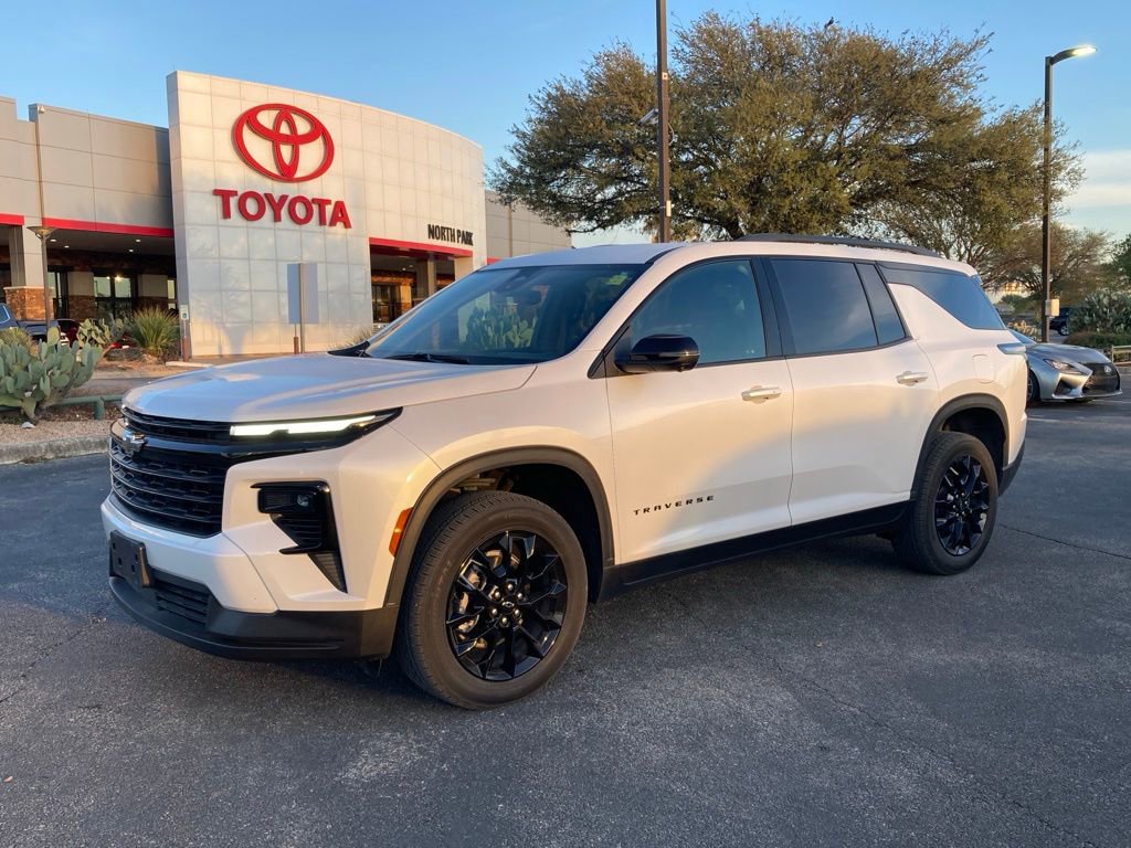 Used 2024 Chevrolet Traverse LT w/ Midnight/Sport Edition
