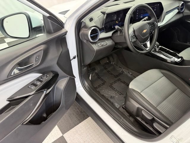 New 2026 Chevrolet Trax LT w/ Driver Confidence Package FWD image 30