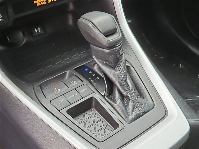 Used 2019 Toyota RAV4 XLE w/ Carpet Mat Package FWD image 16